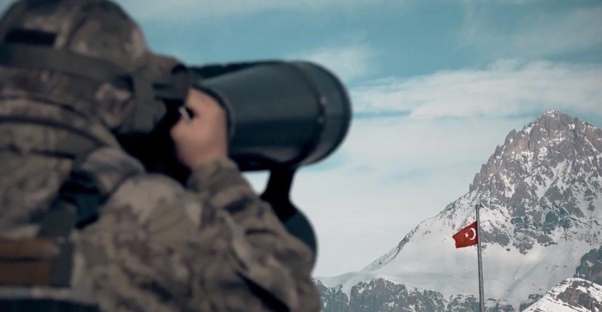 Mehmetçik, zorlu hava ve arazi koşullarında vatan nöbetinde