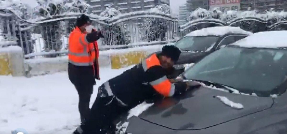 İBB yöneticisi tuzlanmayan yollar üzerinden espri yaptı