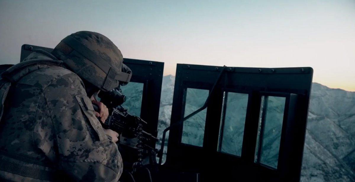 Mehmetçik, zorlu hava ve arazi koşullarında vatan nöbetinde