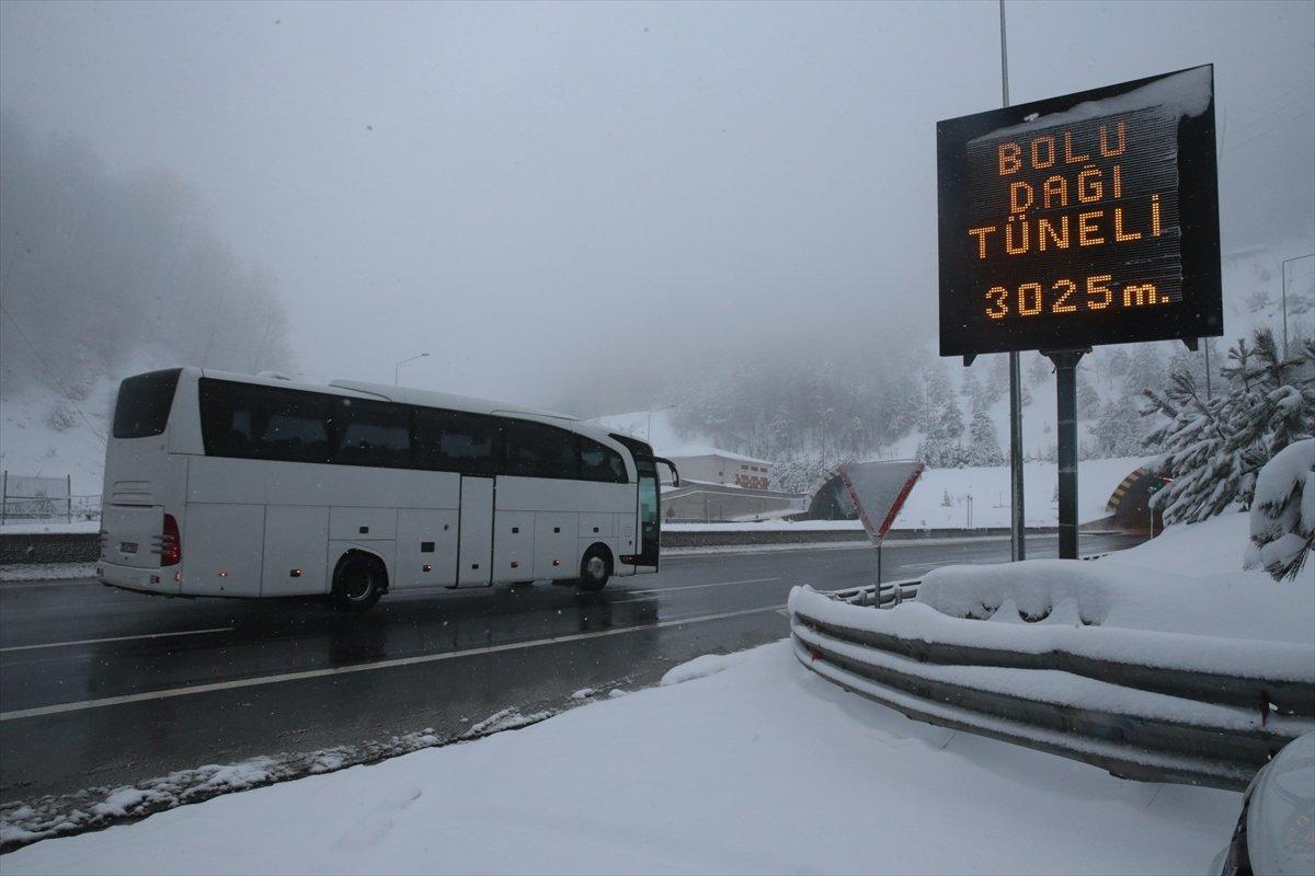 Bolu Dağı Tüneli'nde kar ve sis etkili