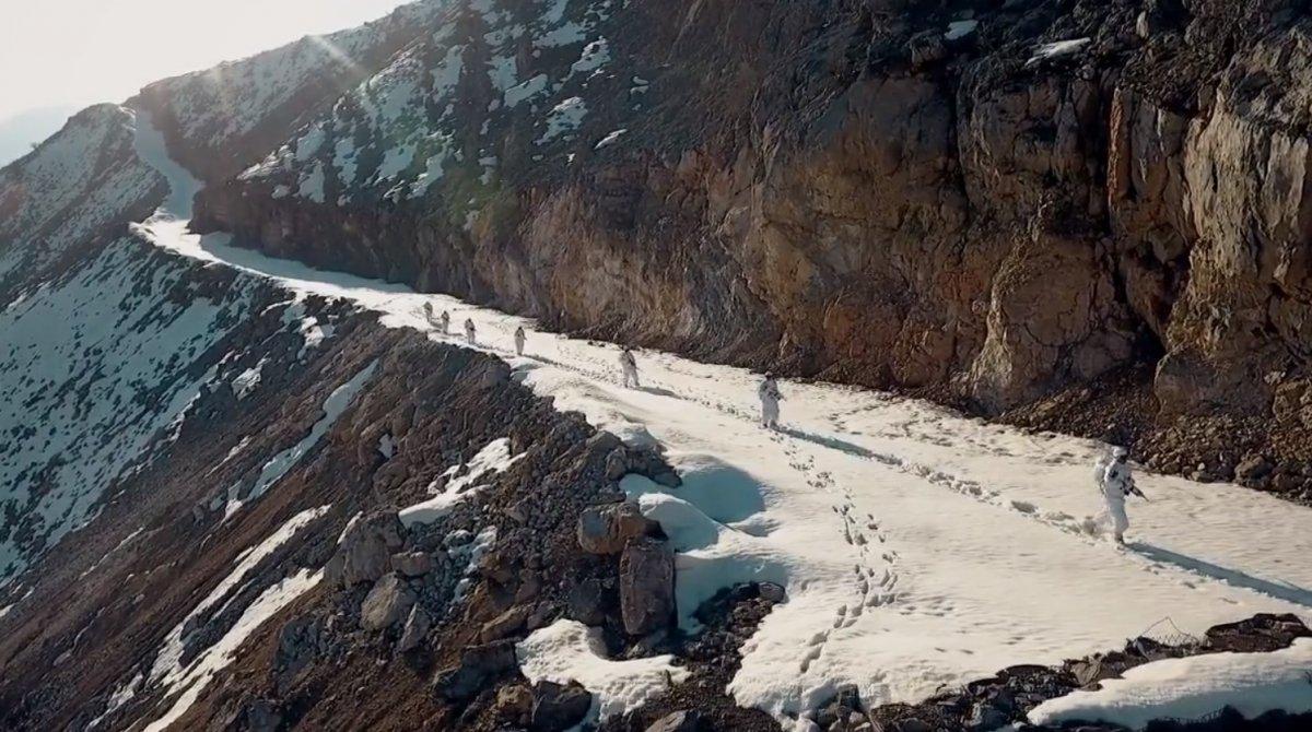 Mehmetçik, zorlu hava ve arazi koşullarında vatan nöbetinde