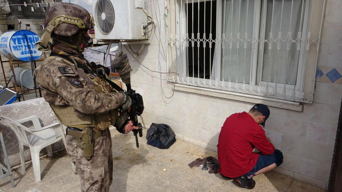 Adana'da bonzai yakalatan şahıs hüngür hüngür ağladı