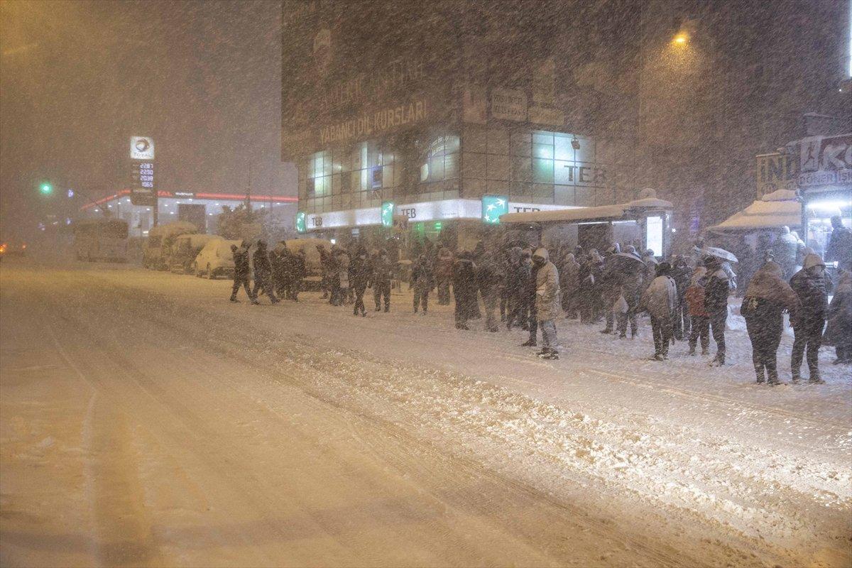 İstanbul güneşli havayı salı günü görecek