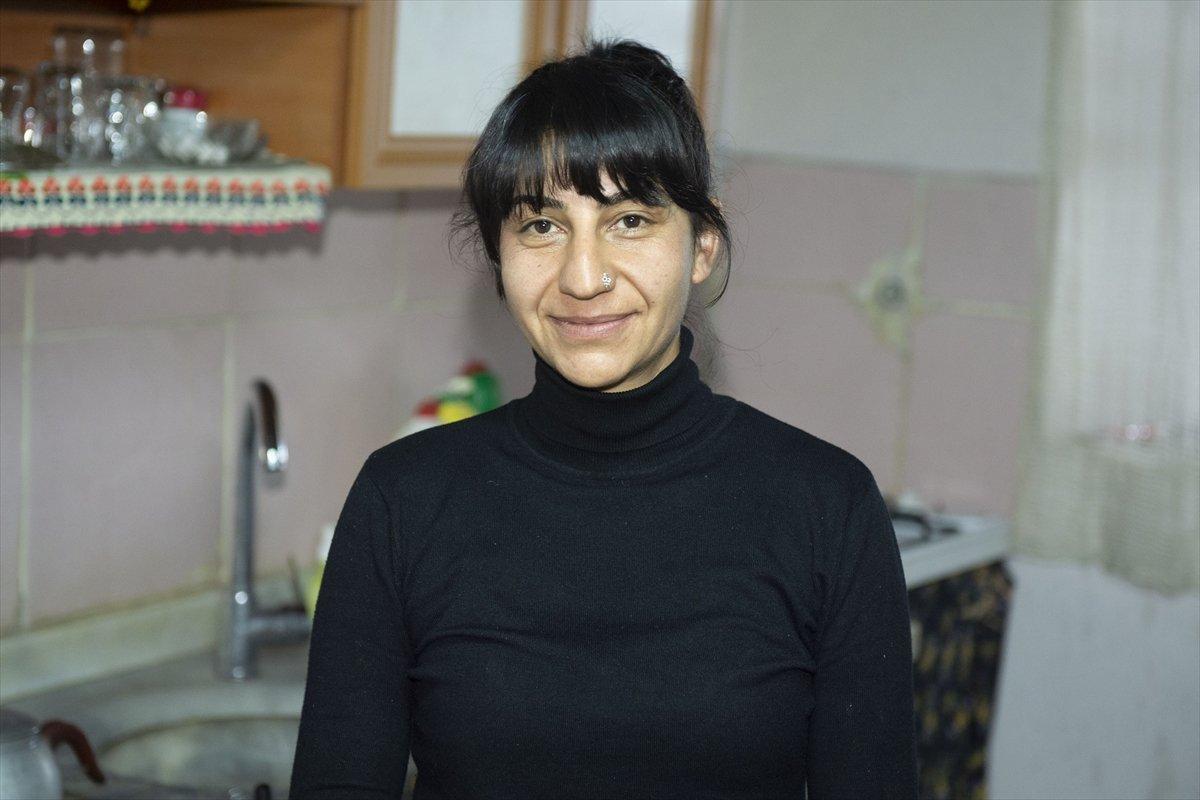 Tunceli'de ameliyat olan buzağıya evlerinde bakıyorlar