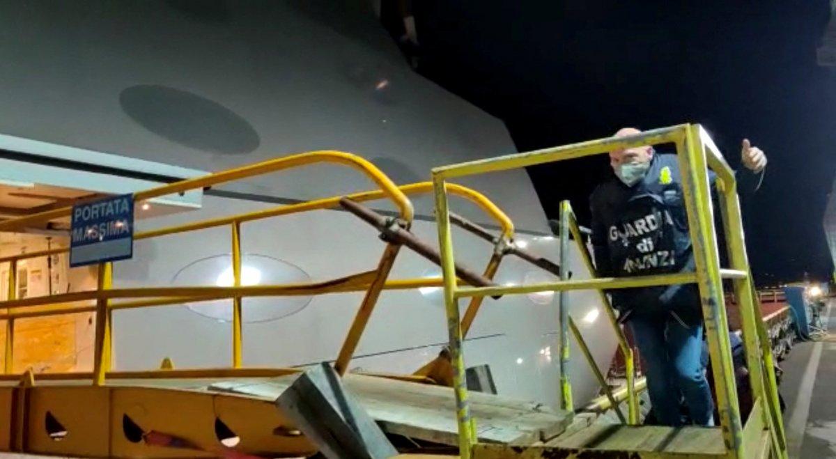 İtalya, Rus milyardare ait dünyanın en büyük yelkenlisine el koydu