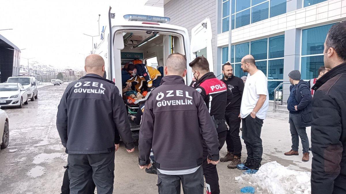 Sivas'ta olimpik havuzda başını mermere çarpan adam kurtarılamadı