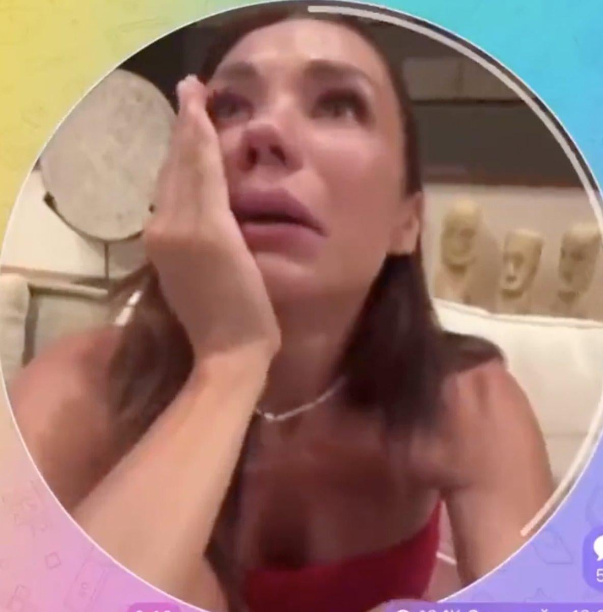 Rus Instagram fenomenleri ağlayarak veda etti