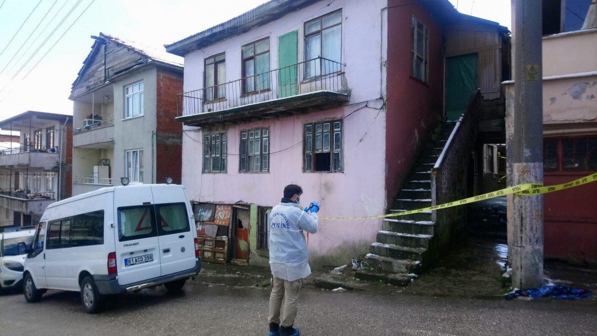 Zonguldak'ta, dayısını öldürüp yengesini yaraladı