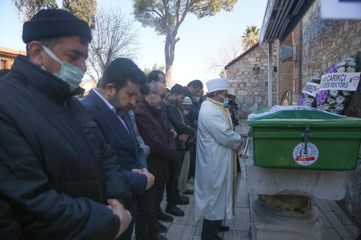 Başıboş sokak köpeği kurbanı Rabia, son yolculuğuna uğurlandı