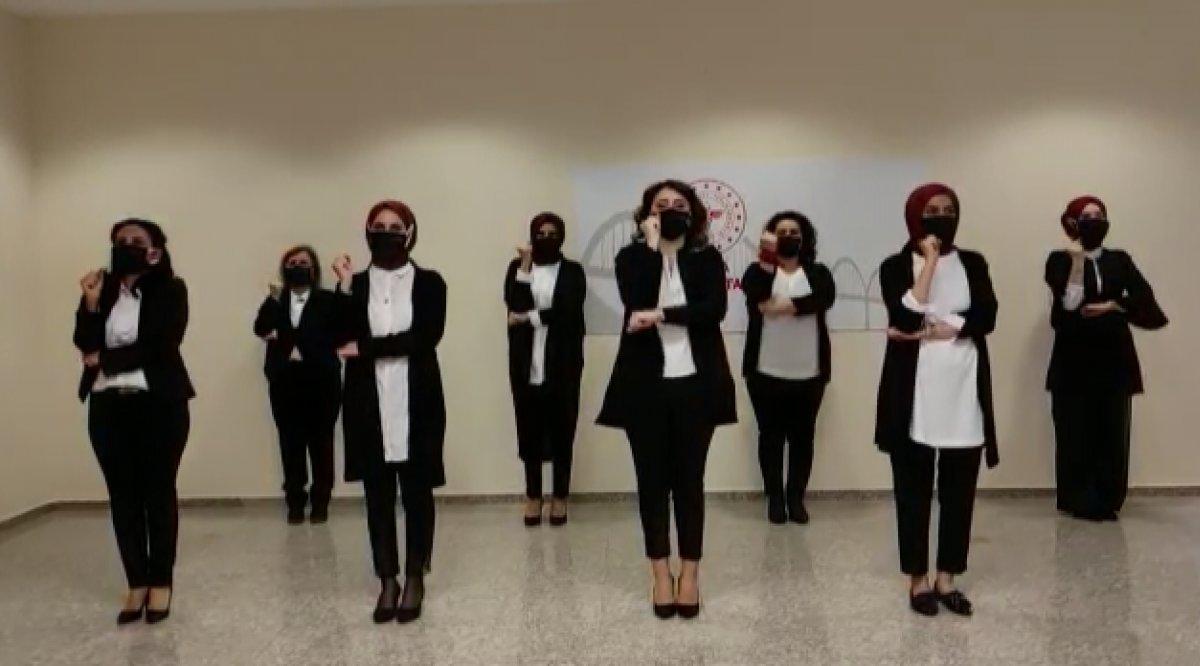 Samsun'da sağlık çalışanlarından, işaret diliyle İstiklal Marşı