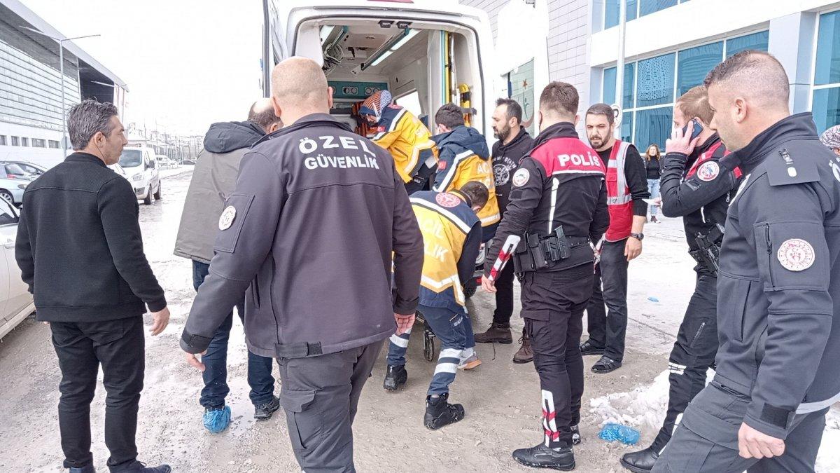 Sivas'ta olimpik havuzda başını mermere çarpan adam kurtarılamadı