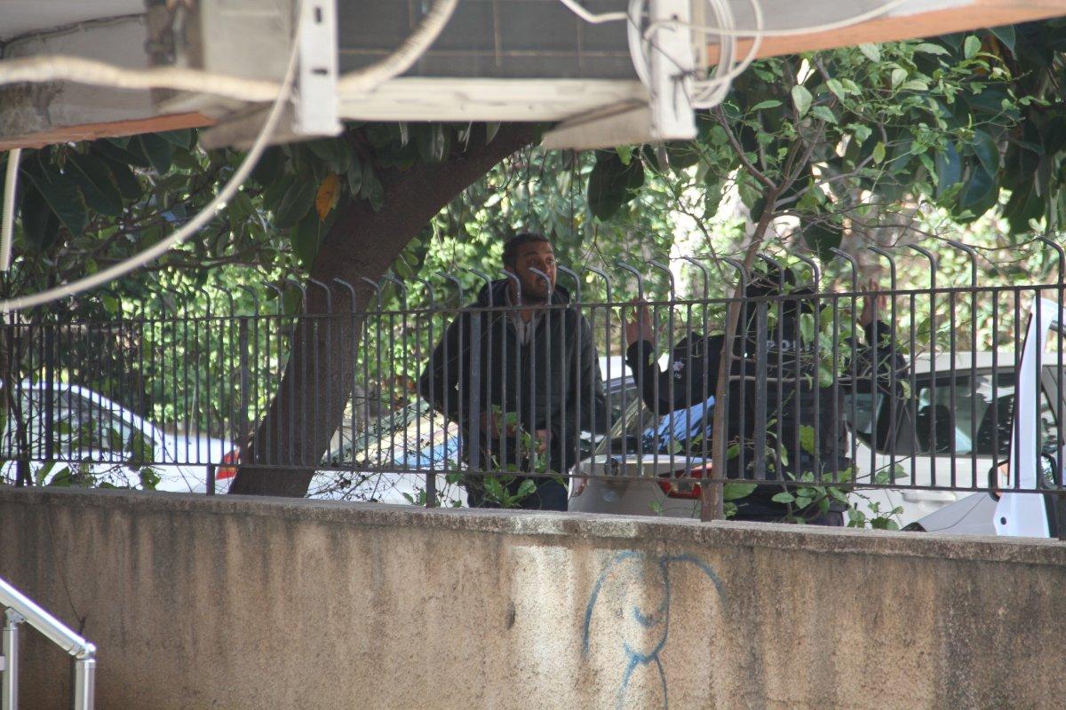 Antalya’da açığa alınan özel harekatçı, polis eşine silahla tehditler savurdu