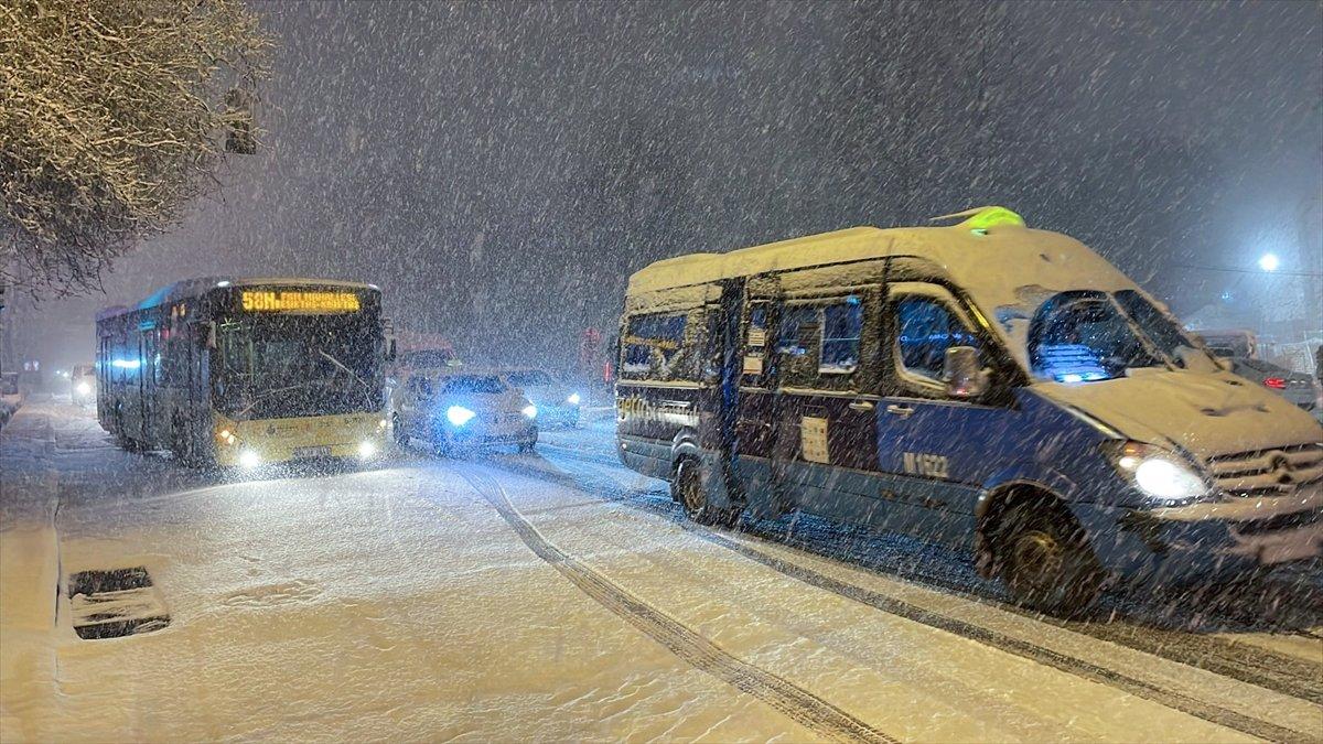 İstanbul'da kar etkili olmaya devam ediyor