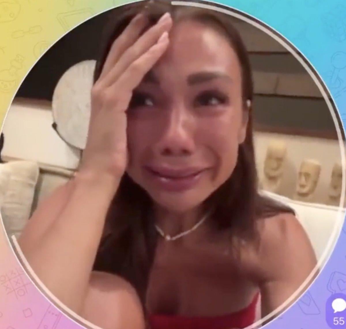 Rus Instagram fenomenleri ağlayarak veda etti