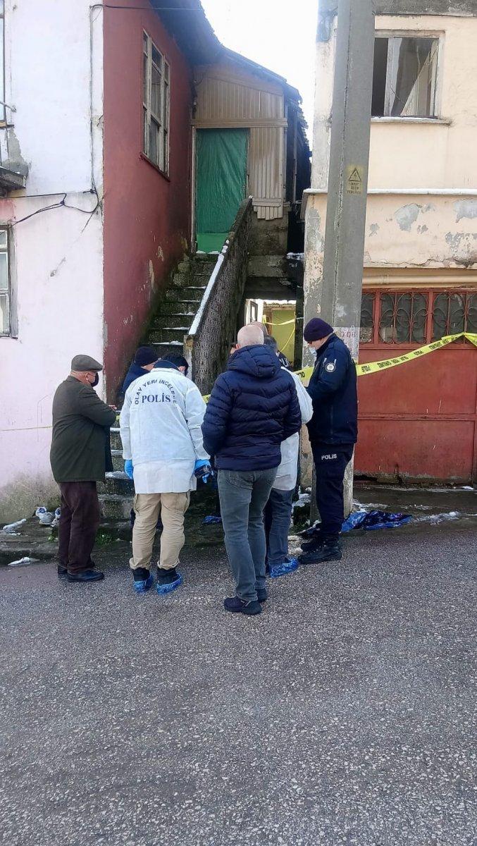 Zonguldak'ta, dayısını öldürüp yengesini yaraladı