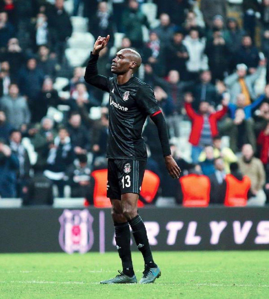 Beşiktaş'ta Atiba ile 1 yıl daha imzalanacak