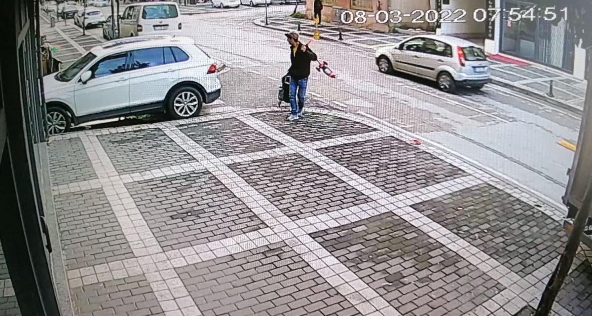 Manavgat’taki taksi durağında şoförün uyuduğunu gördü, telefonu çaldı