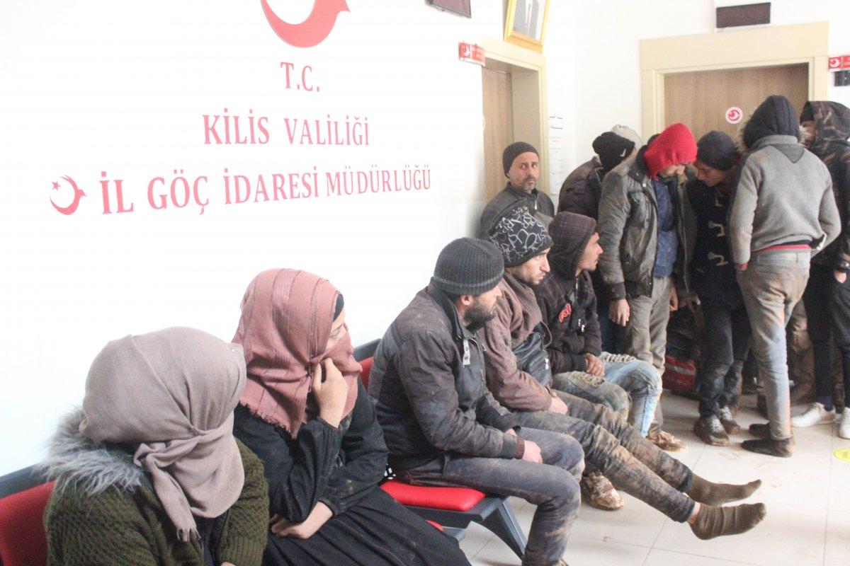 Kilis’te 24 kaçak göçmen yakalandı