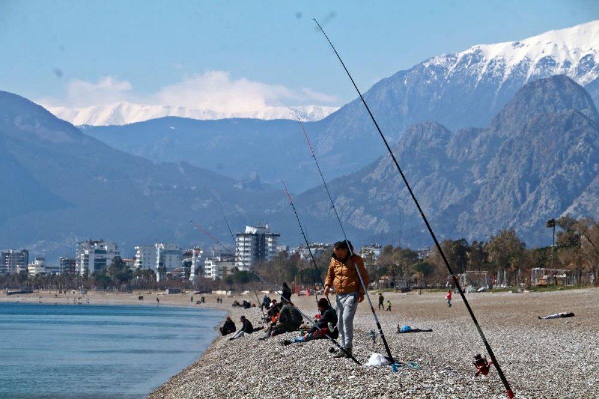 Antalya'da kar, deniz ve güneş keyfi