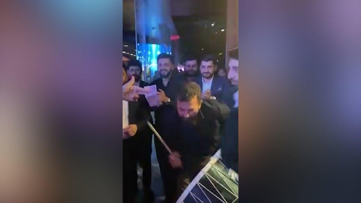 İstanbul'da çakarlı araçların konvoyunda drift atıldı