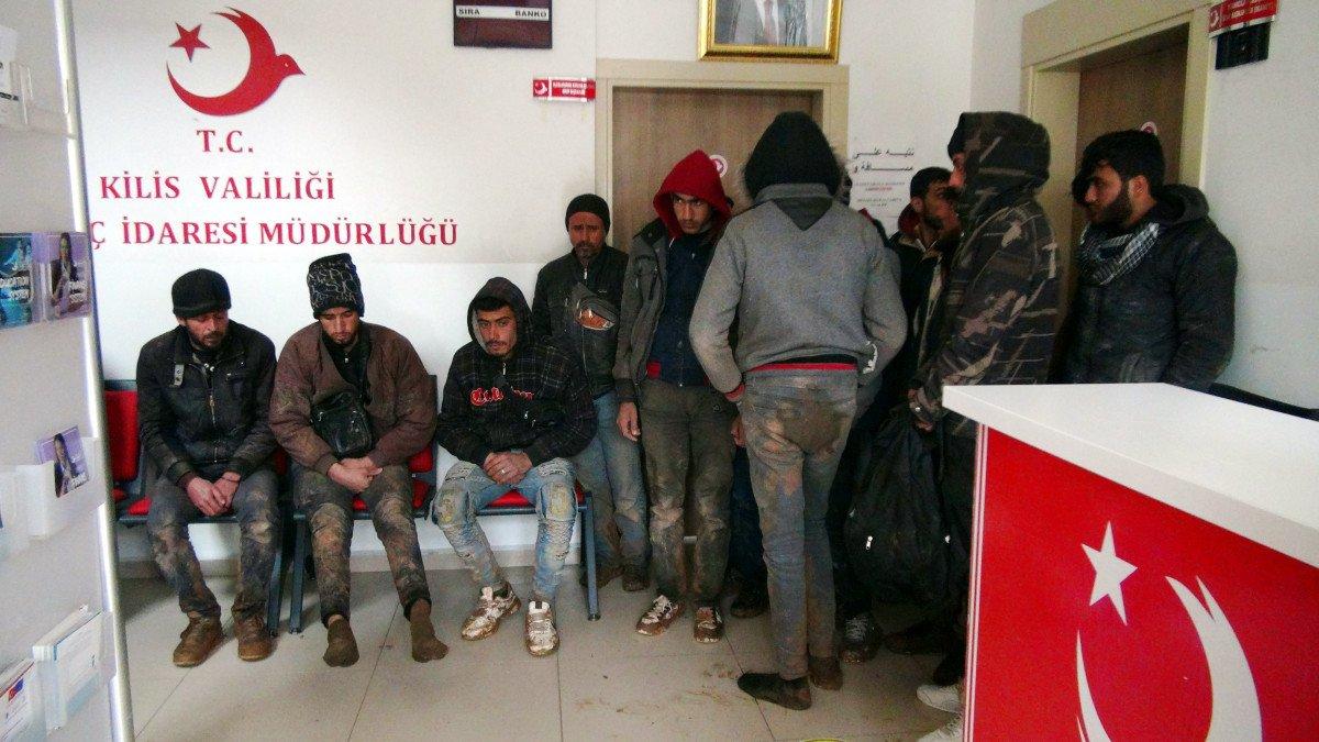 Kilis’te 24 kaçak göçmen yakalandı