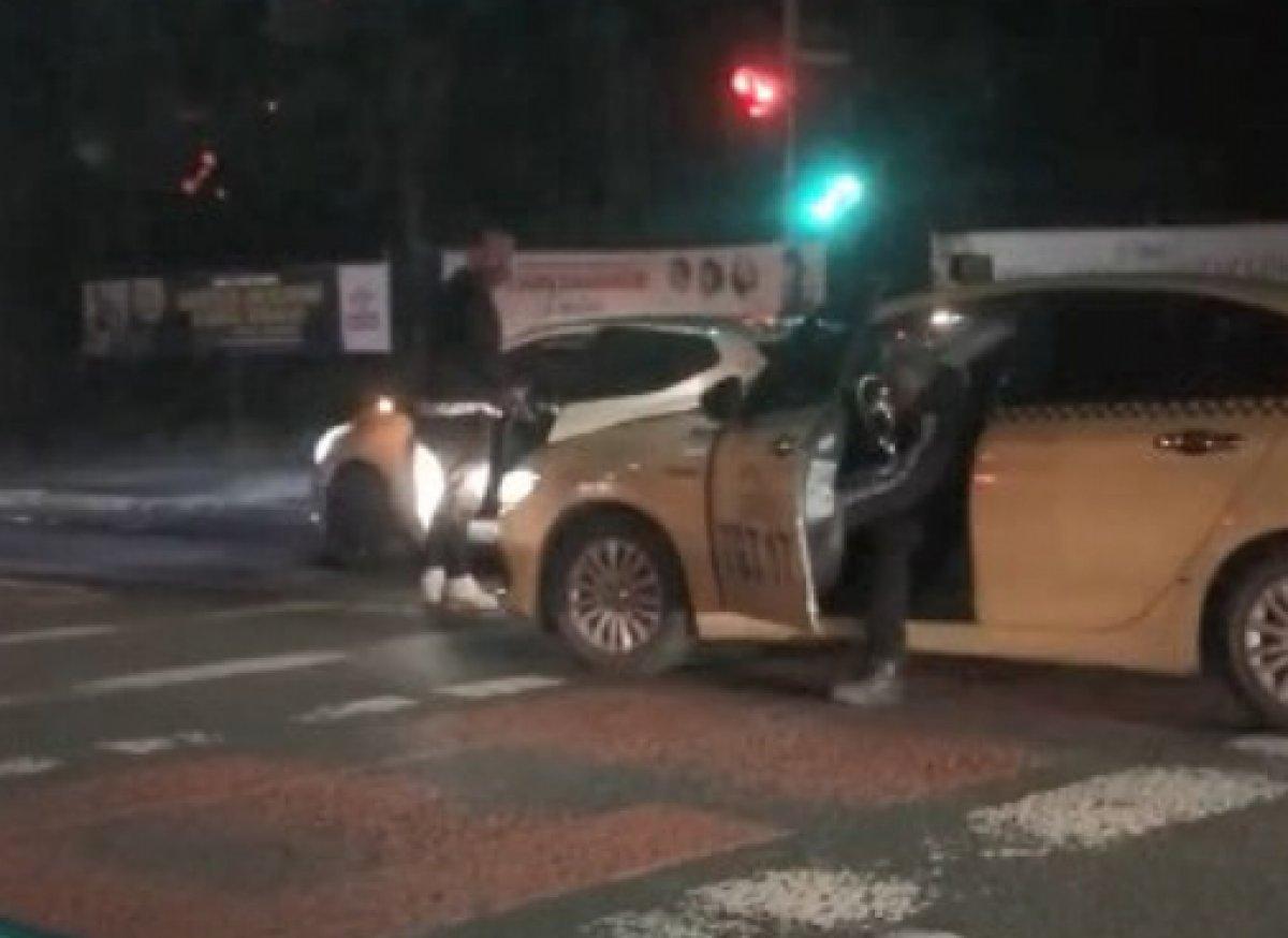 Sarıyer'de taksiciyle sürücü arasında bıçaklı tartışma