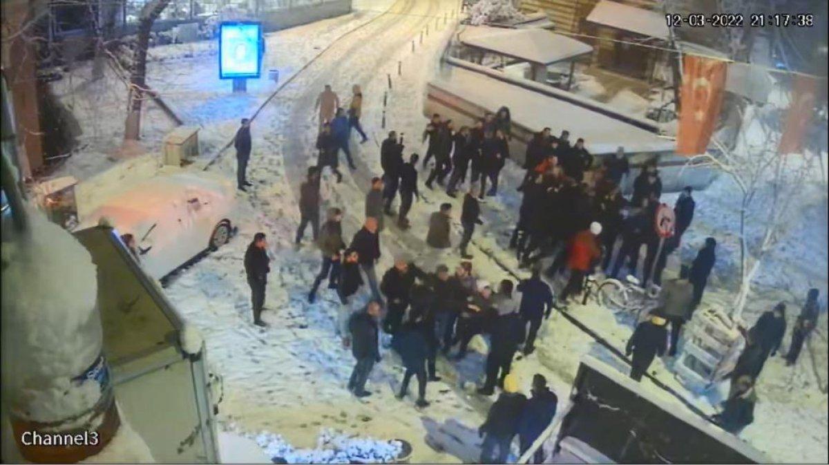 İstanbul'da kartopu eğlencesi kavgaya dönüştü: 6 yaralı