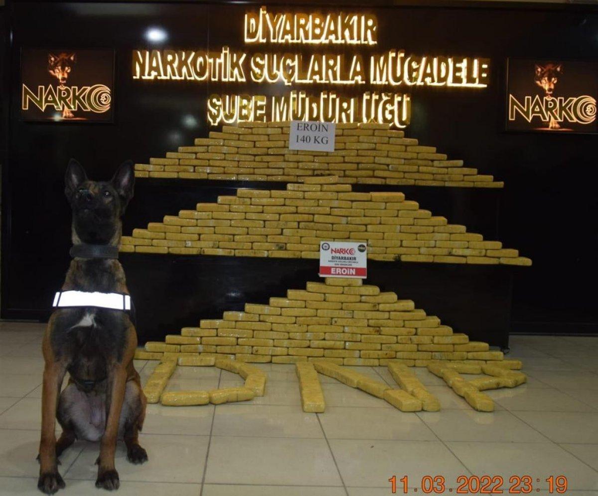 Diyarbakır’da 140 kilo eroini tırın dorsesine zulaladılar