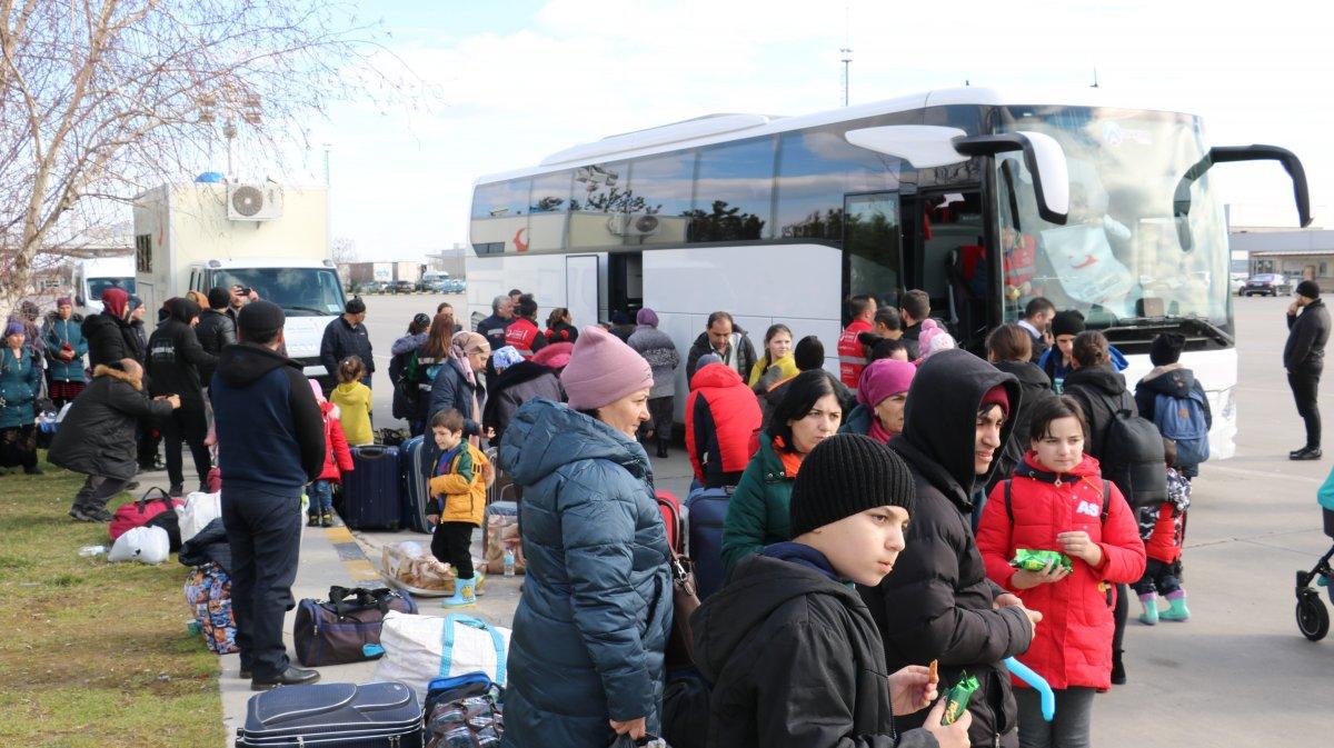Ukrayna'dan tahliye edilen Ahıska Türklerinin sevinci
