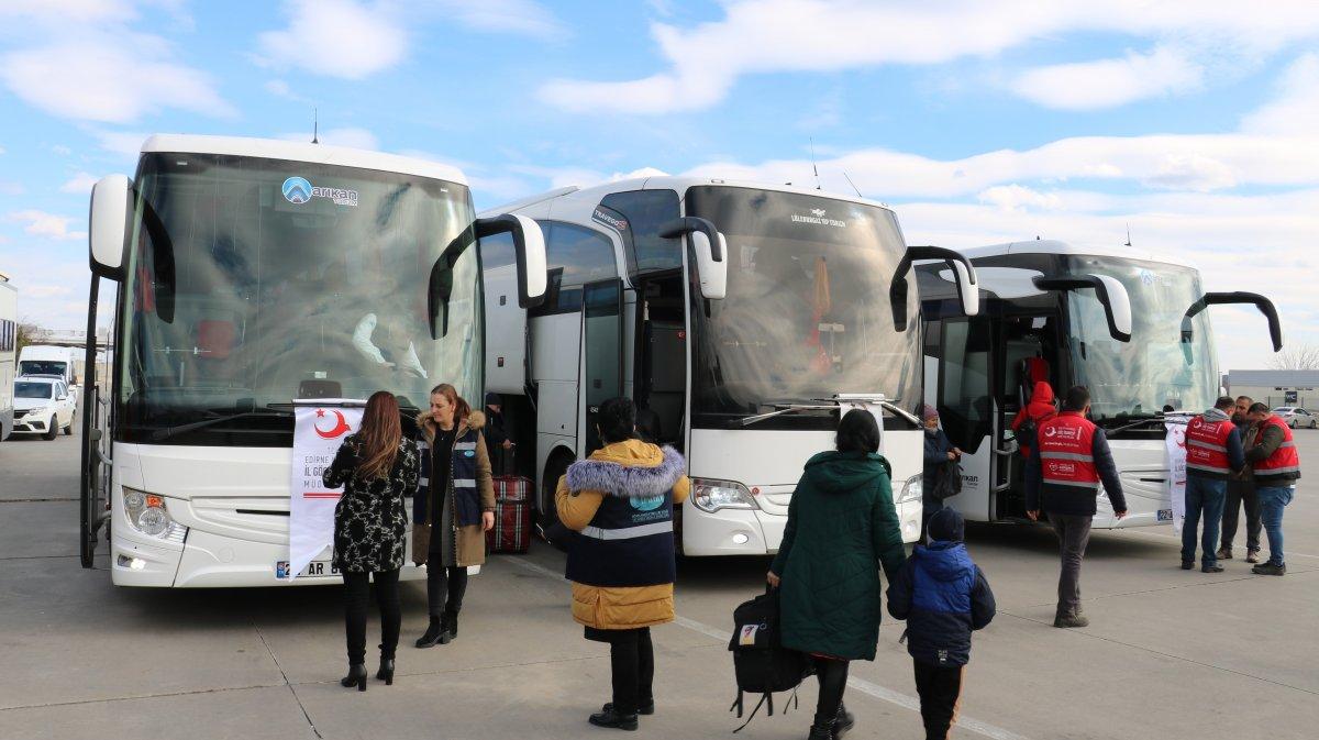Ukrayna'dan tahliye edilen Ahıska Türklerinin sevinci
