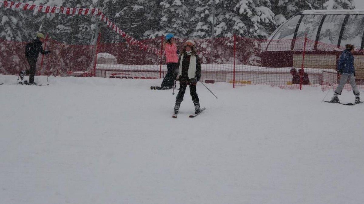 Ilgaz Dağı Kayak Merkezi tatilcilerle doldu