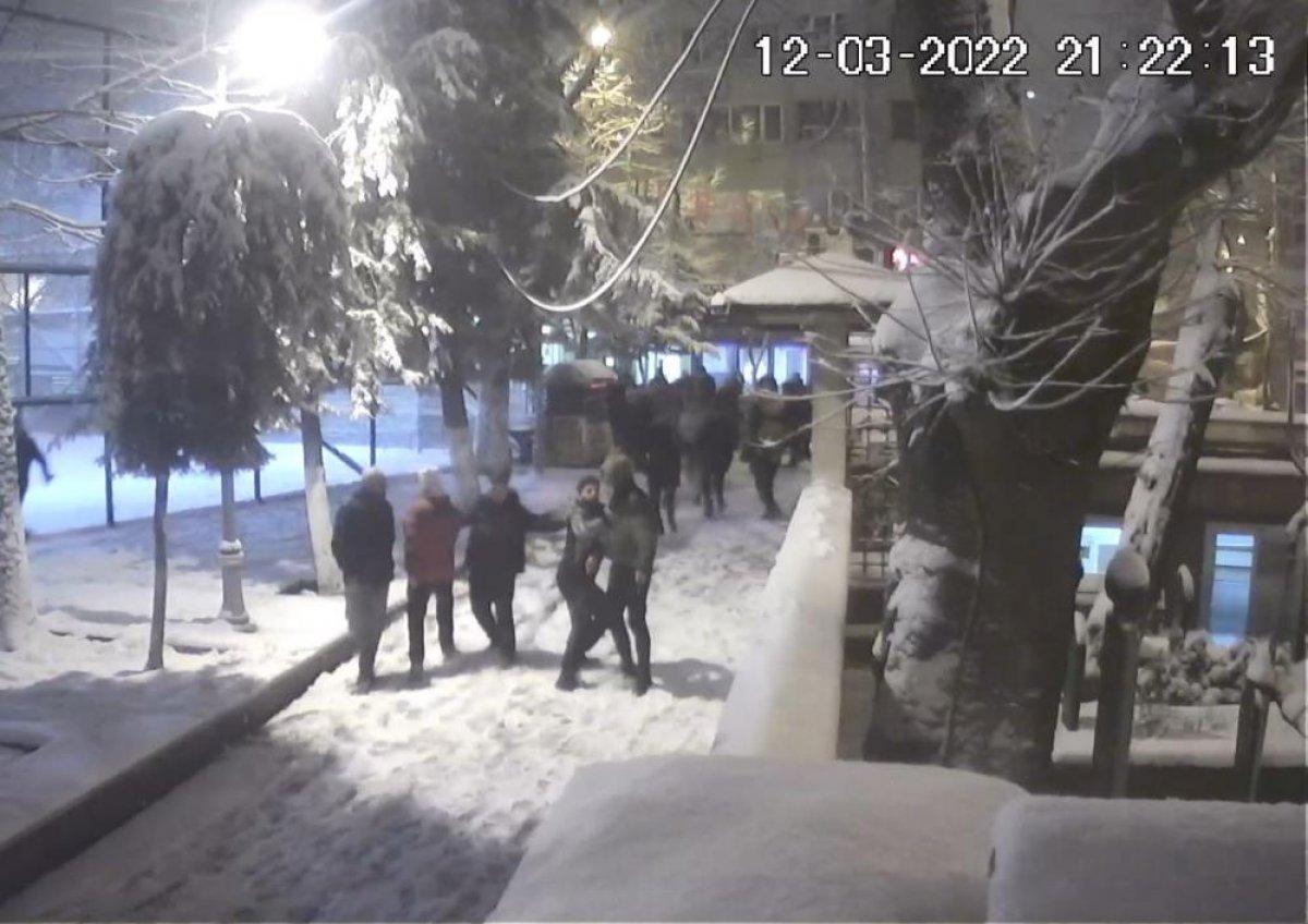 İstanbul'da kartopu eğlencesi kavgaya dönüştü: 6 yaralı