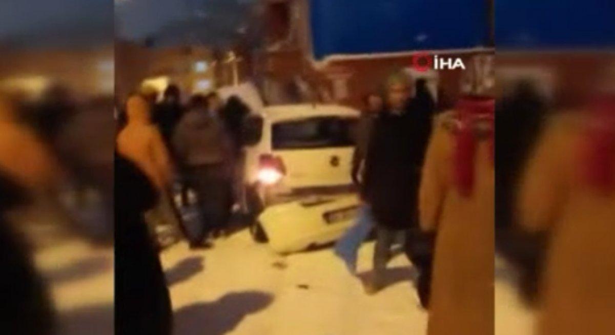 Kağıthane'de kayan otomobil paniğe sebep oldu