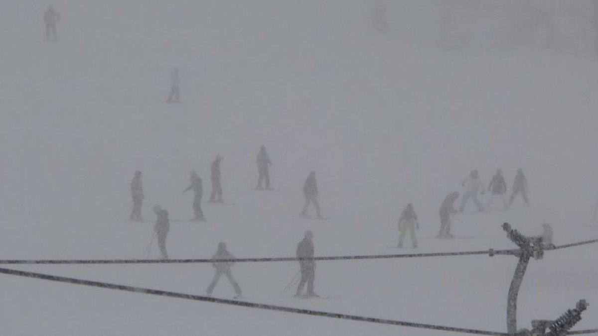 Ilgaz Dağı Kayak Merkezi tatilcilerle doldu