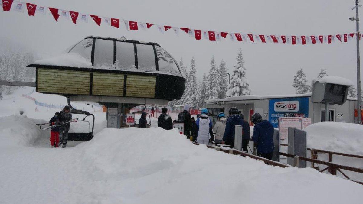 Ilgaz Dağı Kayak Merkezi tatilcilerle doldu