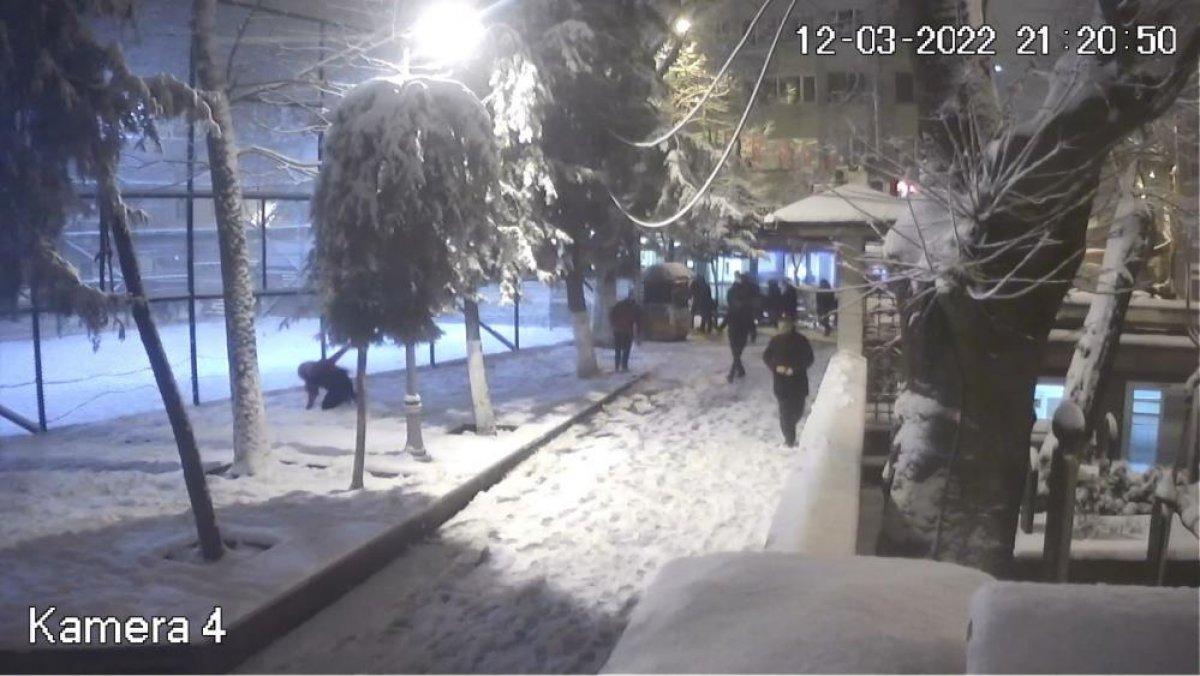 İstanbul'da kartopu eğlencesi kavgaya dönüştü: 6 yaralı