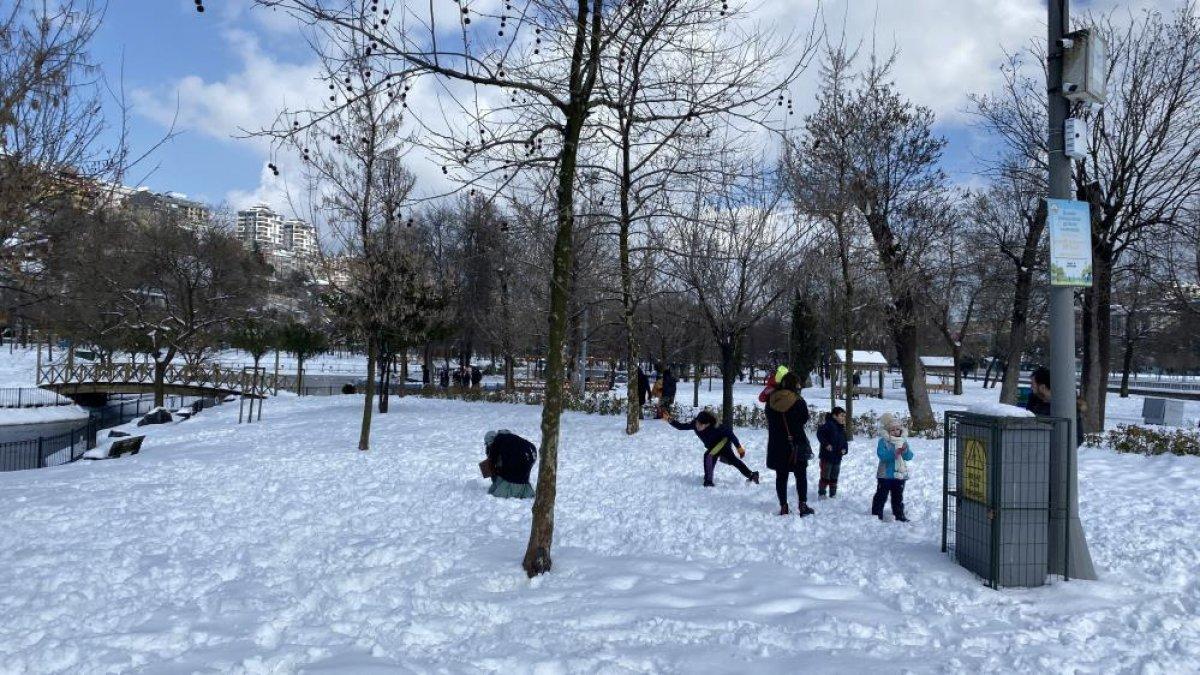 İstanbul'da kar yağışının ardından kartpostallık görüntüler