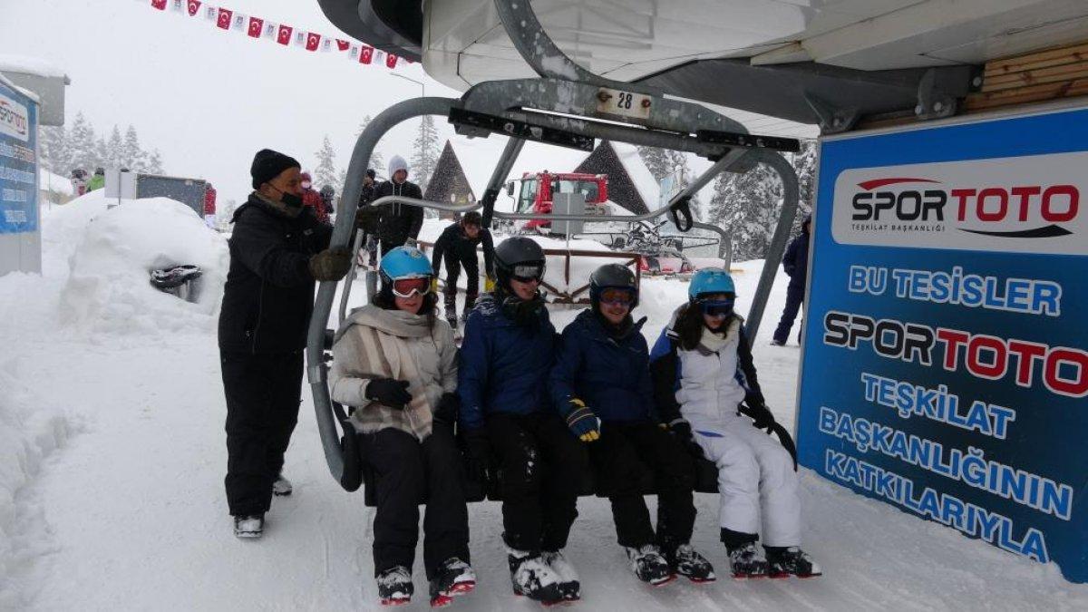 Ilgaz Dağı Kayak Merkezi tatilcilerle doldu