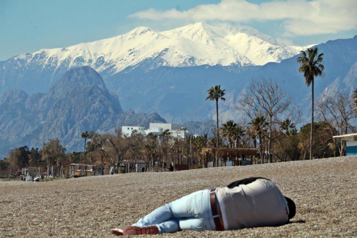 Antalya'da kar, deniz ve güneş keyfi