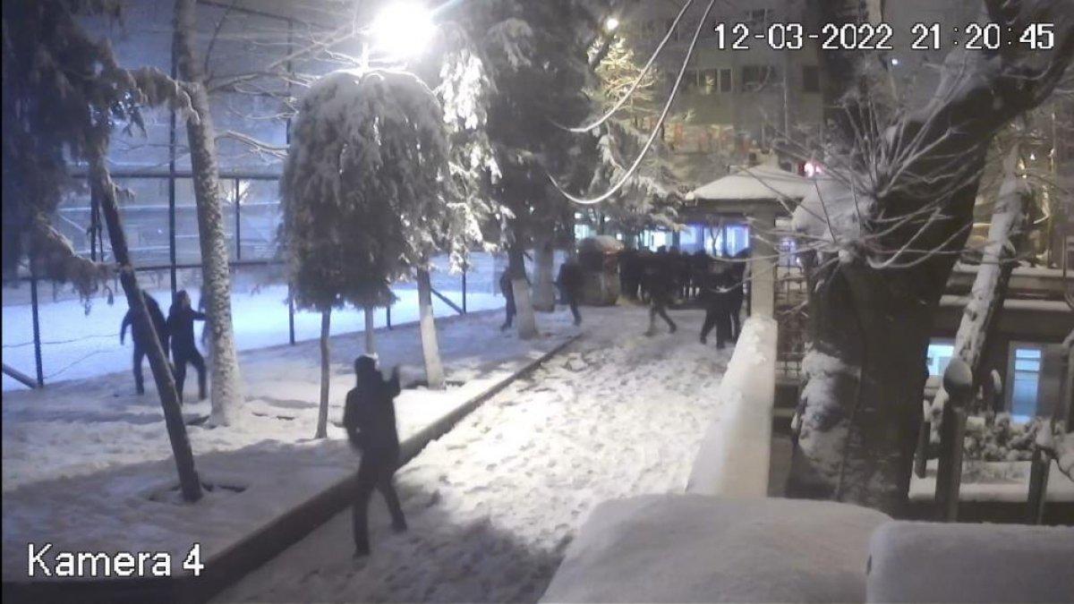 İstanbul'da kartopu eğlencesi kavgaya dönüştü: 6 yaralı