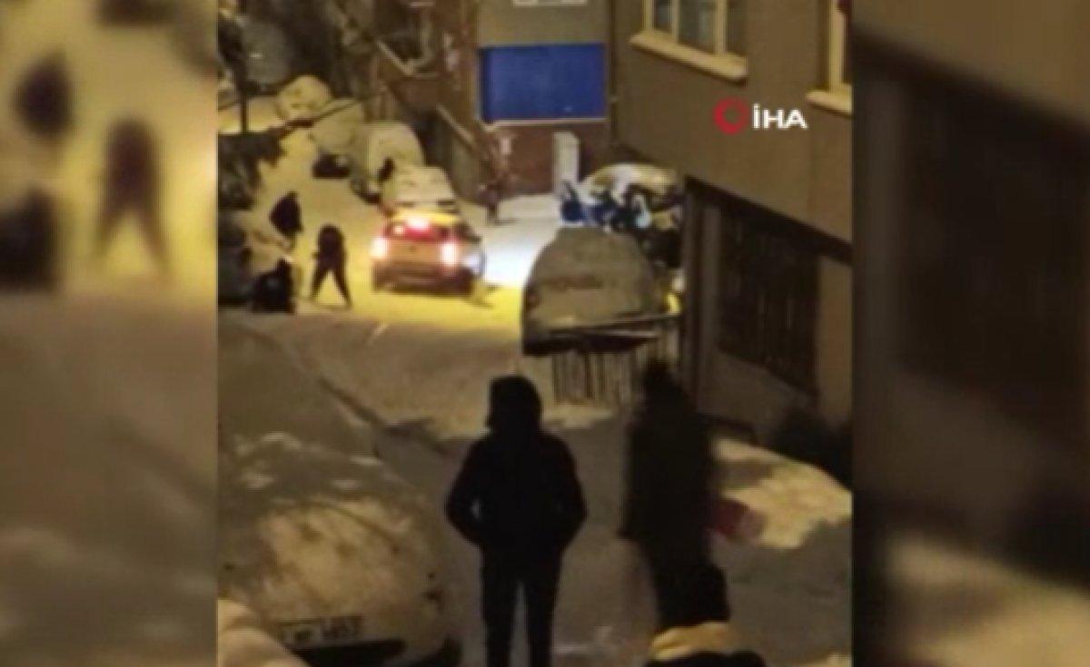 Kağıthane'de kayan otomobil paniğe sebep oldu