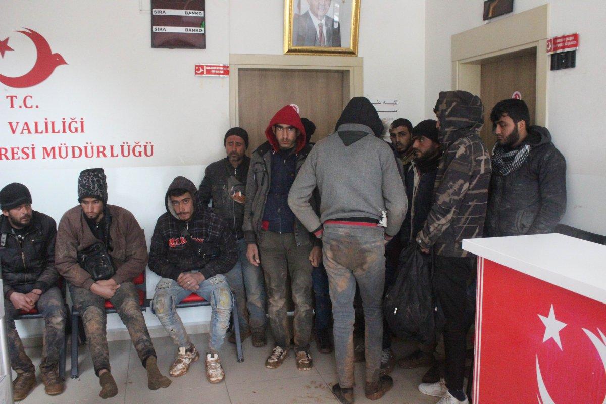 Kilis’te 24 kaçak göçmen yakalandı