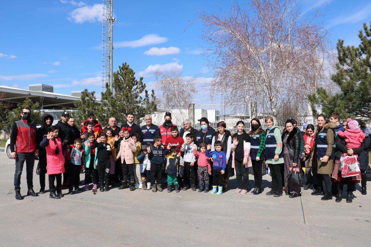 Ukrayna'dan tahliye edilen Ahıska Türklerinin sevinci