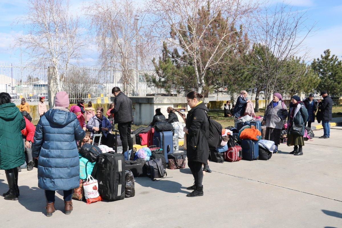 Ukrayna'dan tahliye edilen Ahıska Türklerinin sevinci