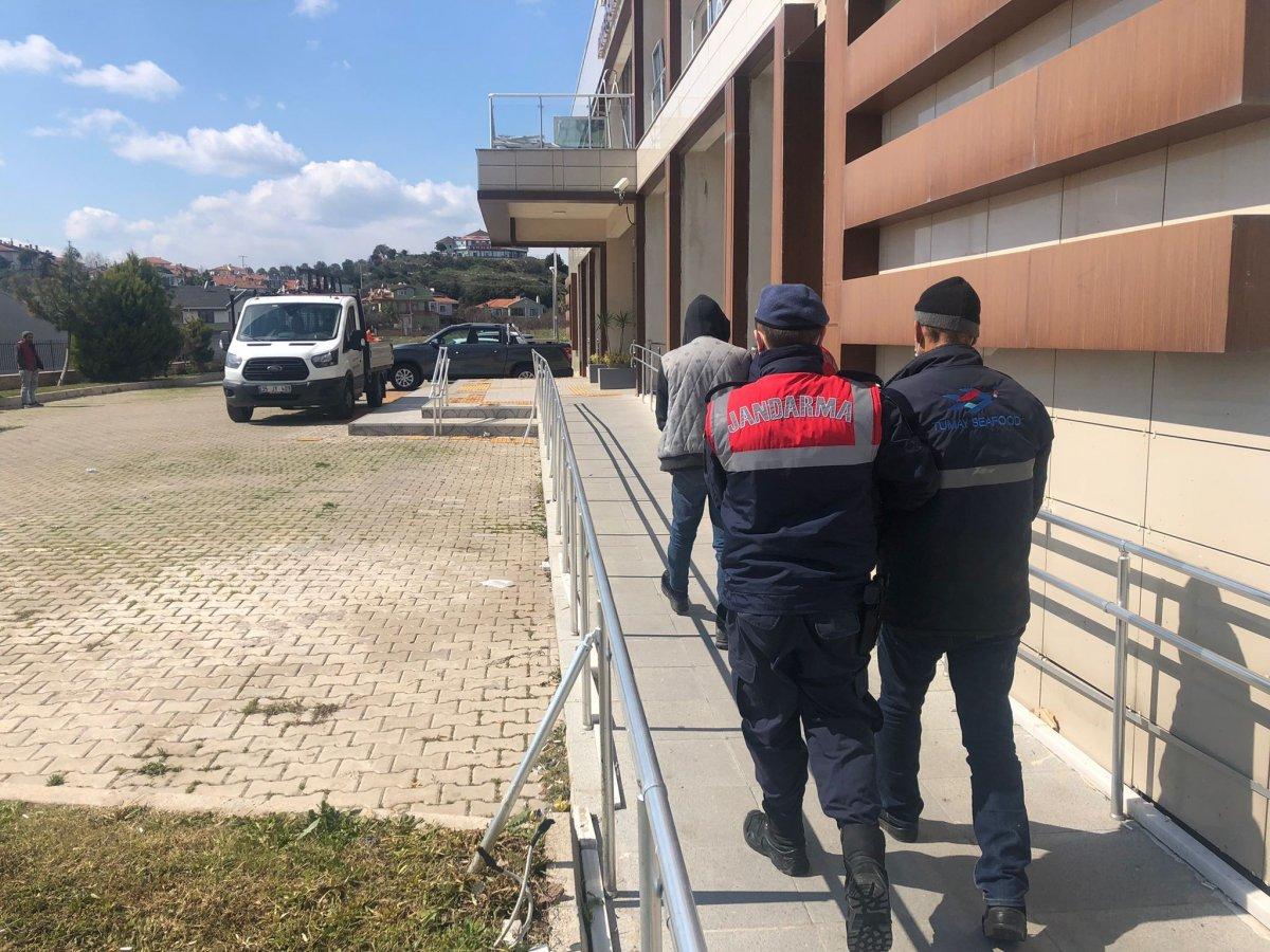 İzmir'de, 222 kaçak göçmen yakalandı