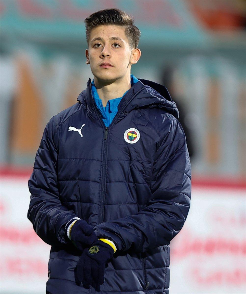 Tümer Metin: Mesut Özil, sorumluluk almıyor