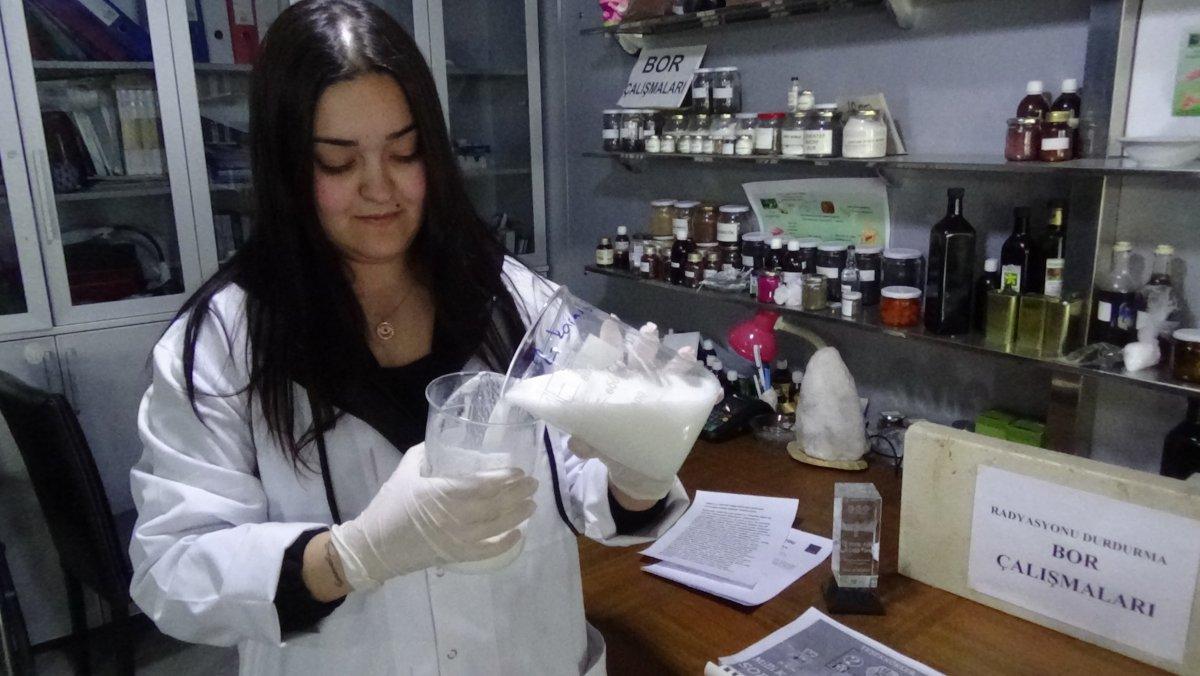 Balıkesir'deki bilim adamı, nükleer tehdide karşı borla sızıntı önleyici yaptı