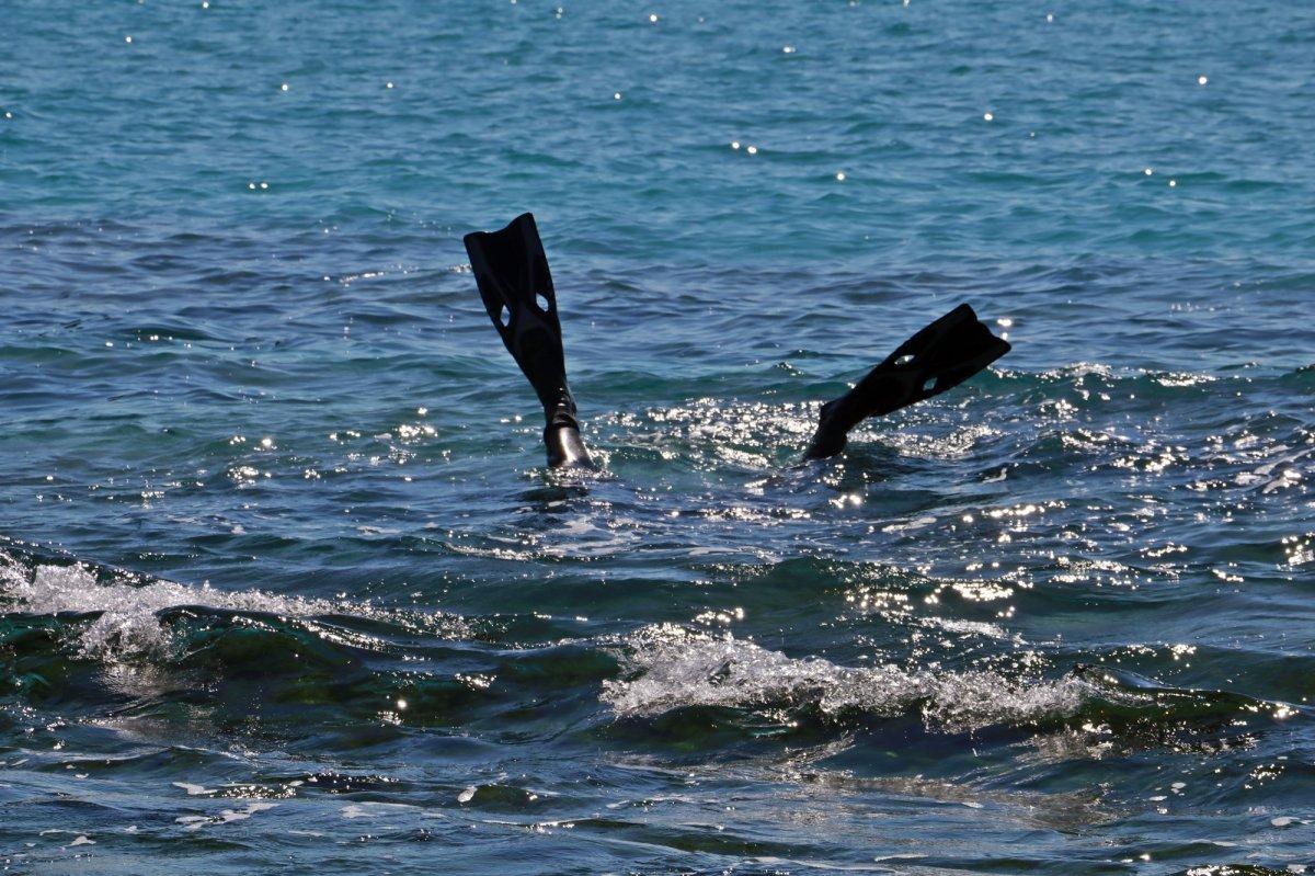 Alanya'da sıcak havayı fırsat bilenler sahile koştu