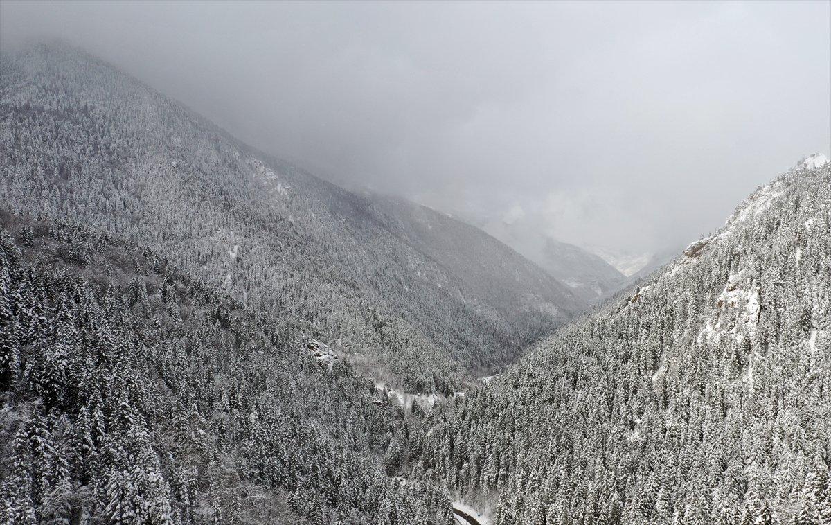 Kar altındaki Sümela Manastırı havadan görüntülendi