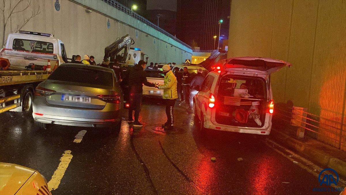 İstanbul'da 'dur' ihtarına uymayan otomobilin sürücüsü 3 polise çarptı